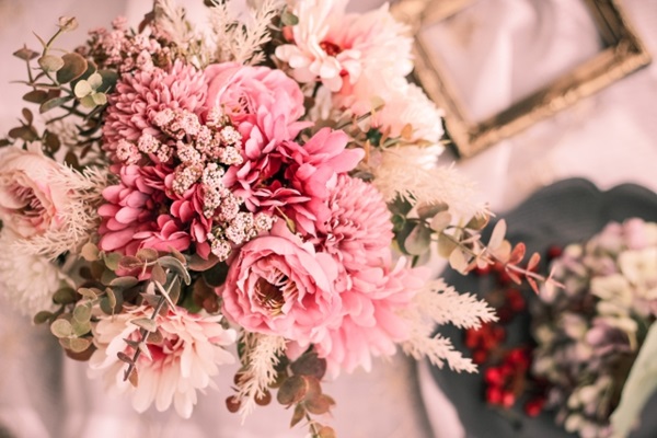 花の定期便:ピンク色のシックな花束